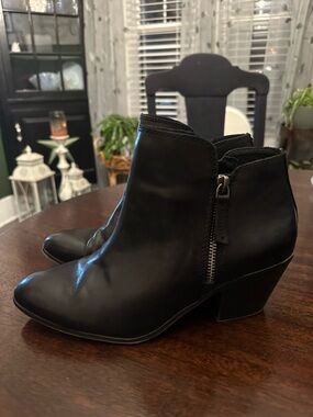 House of Harlow 1960 Women’s Rita Black Leather Ankle Booties Size 8.5